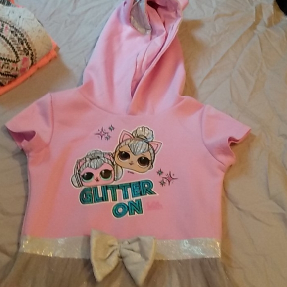 2 shirts 2 pairs of pants 1 pair of shoes dresses - Picture 12 of 14